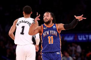 Windhorst：文班从首节就缺乏能量 布伦森关键时刻意识到了这点