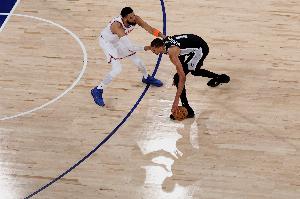 追梦：文班被激出脏动作可能应该被停赛两场 但NBA宽恕了他！