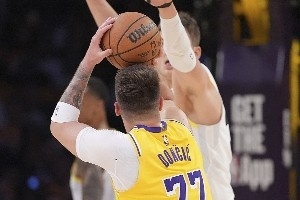 东契奇点名索要顶级中锋 杜伦&凯斯勒成关键人选 伊森更具性价比