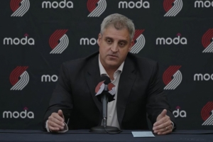 诺里：我们拥有季后赛级别的阵容 我会以冠军标准要求所有球员！