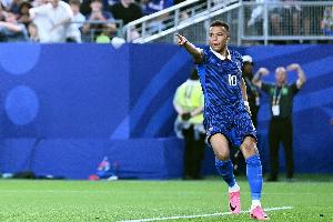 RMC体育：自掏腰包送全队耳机，姆巴佩赛场内外堪称法国楷模