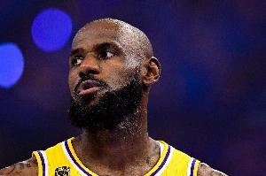 TA记者：老詹来之前勇士已夺三冠 他带湖人崛起&配退役球衣立雕像
