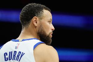 李贤重：我在G联盟时库里曾主动询问我的伤势 那一刻就像做梦