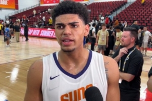 30号秀科阿·皮特：马卢阿奇是一名出色的射手 他拥有巨大潜力