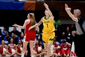 直播吧：旅美球员邓雨婷将在下周与中国女篮会合参练