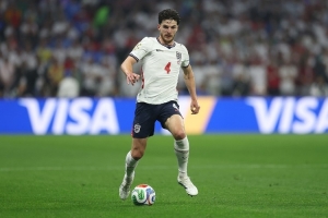 记者：曼联本来可以去抢赖斯的，还因为不想跟热刺谈判而放弃凯恩
